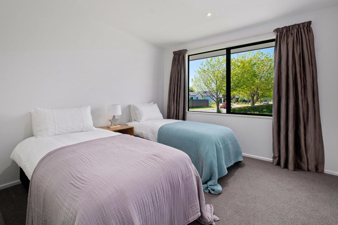 Roys Bay Lodge - Wanaka Holiday Home Exterior photo